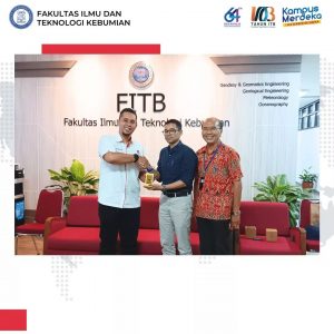 Sebanyak 6 peneliti, 27 pelajar, dan dekanat Fakulti Sains Bumi, Universiti Malaysia Kelantan (UMK) mengunjungi FITB dalam rangka Student Mobility Program